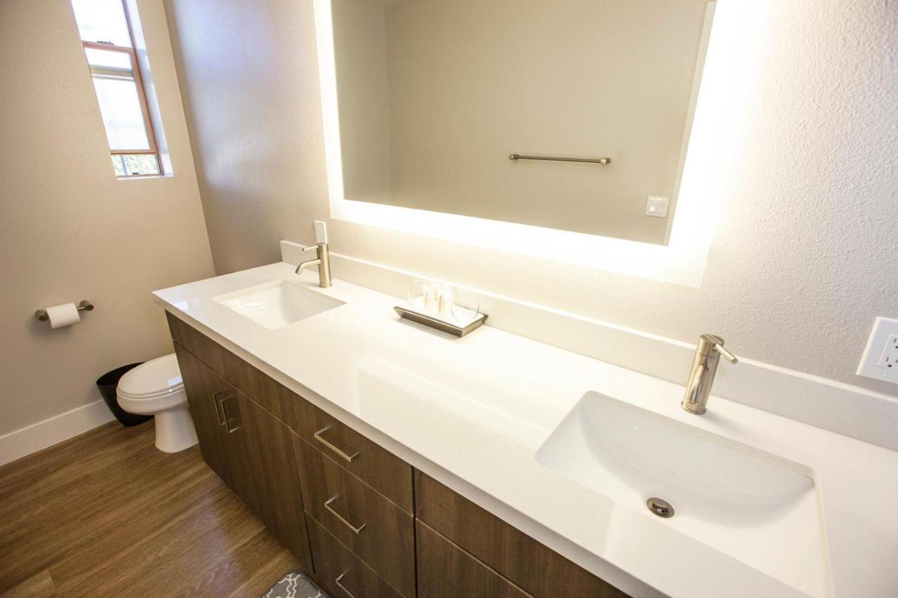 The Grove Penthouse 3 Bdrm 3 Bath